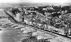An-aerial-view-of-Marina-and-Marine-Court-in-1937.-Just-prior-to-war-and-photographic-restrictions-1